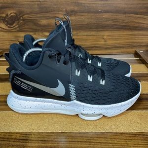 Nike LeBron Witness 5